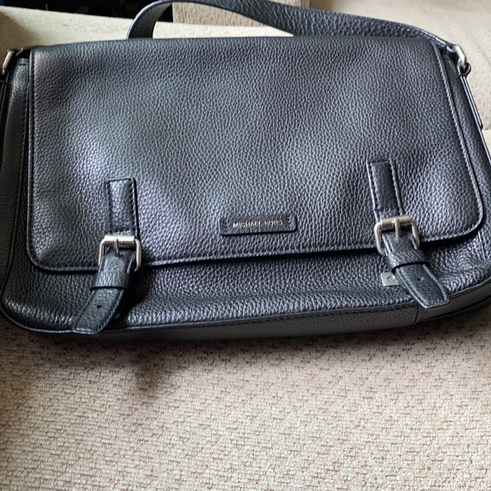 Michael Kors black messenger bag - Picture 2 of 7